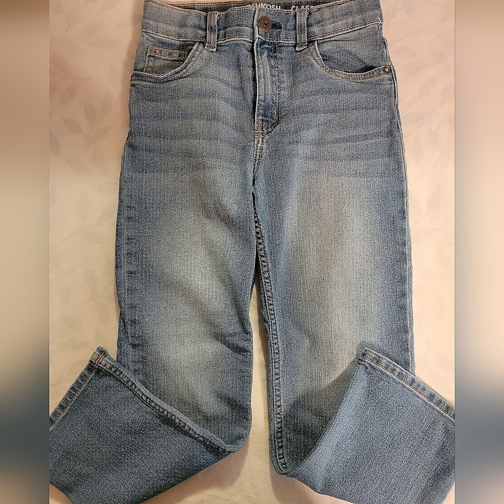 OshKosh Classic jeans, boys size 8, light wash. Great shape. Adj waist.